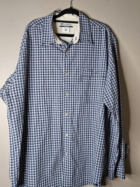 Columbia Men's Navy and White Plaid Long-Sleeve Button-Up Shirt Size XL Ptp 26.5